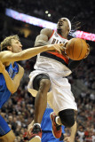 Dallas Mavericks v Portland Trail Blazers - Game Six, Portland, OR - APRIL 28: Gerald Wallace and D Photographie par Steve Dykes