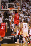 Philadelphia 76ers v Miami Heat - Game Five, Miami, FL - APRIL 27: Andre Iguodala Lámina fotográfica por Mike Ehrmann Philadelphia 76ers v Miami Heat - Game Five, Miami, FL - APRIL 27: Andre Iguodala Lámina fotográfica por Mike Ehrmann