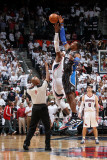 Orlando Magic v Atlanta Hawks - Game Six, Atlanta, GA - APRIL 28: Josh Smith and Dwight Howard Fotografisk tryk af Scott Cunningham