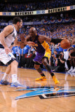 Los Angeles Lakers v Dallas Mavericks - Game Three, Dallas, TX - MAY 6: Lamar Odom and Peja Stojako Photographic Print by Andrew Bernstein