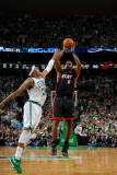 Miami Heat v Boston Celtics - Game Four, Boston, MA - MAY 9: LeBron James and Paul Pierce Fotografisk trykk av Brian Babineau