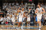 Oklahoma City Thunder v Memphis Grizzlies - Game Four, Memphis, TN - MAY 9: Shane Battier and Marc Impressão fotográfica por Joe Murphy Oklahoma City Thunder v Memphis Grizzlies - Game Four, Memphis, TN - MAY 9: Shane Battier and Marc Impressão fotográfica por Joe Murphy