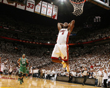 Boston Celtics v Miami Heat - Game Five, Miami, FL - MAY 11: LeBron James and Paul Pierce Fotografisk trykk av Issac Baldizon