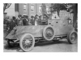 Us Army Armored Truck With Machine Gun Is Gawked By Onlookers on a Washington Street Fotografía