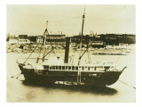 Steam Paddlewheeler at Anchor in Bay Lámina giclée por Asahel Curtis
