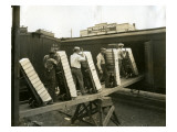 Loading Boxes of Cherries, Kenniwick, 1928 Reproduction procédé giclée par Asahel Curtis