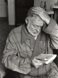 Ernest Hemingway in Paris, September 14, 1956 Fotografie-Druck von Luc Fournol