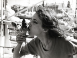 Jane Birkin sur le port de Saint-Tropez, Juin 1977 Photographie par Luc Fournol