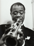Louis Armstrong, November 17, 1955 Fotografisk tryk af Luc Fournol Louis Armstrong, November 17, 1955 Fotografisk tryk af Luc Fournol