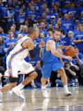 Dallas Mavericks v Oklahoma City Thunder - Game Four, Oklahoma City, OK - MAY 23: Jose Barea, Russe Lámina fotográfica por Layne Murdoch