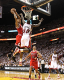 Chicago Bulls v Miami Heat - Game Four, Miami, FL - MAY 24: Derrick Rose and Joel Anthony Photographie par Mike Ehrmann