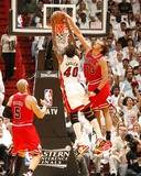 Chicago Bulls v Miami Heat - Game Four, Miami, FL - MAY 24: Joakim Noah and Udonis Haslem Fotografisk trykk av Issac Baldizon
