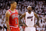 Chicago Bulls v Miami Heat - Game Three, Miami, FL - MAY 22: LeBron James and Derrick Rose Photographic Print by Mike Ehrmann