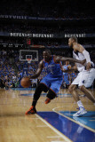 Oklahoma City Thunder v Dallas Mavericks - Game Two, Dallas, TX - MAY 19: Kendrick Perkins and Tyso Photographie par Danny Bollinger