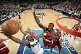 Portland Trail Blazers v Dallas Mavericks - Game One, Dallas, TX - APRIL 16: Jason Terry, Gerald Wa Photographie par Glenn James