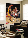 Los Angeles Lakers v Chicago Bulls: Derrick Rose and Derek Fisher Veggmaleri av Andrew Bernstein Los Angeles Lakers v Chicago Bulls: Derrick Rose and Derek Fisher Veggmaleri av Andrew Bernstein