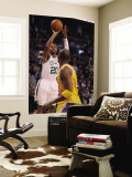 Los Angeles Lakers v Boston Celtics, Boston, MA - February 10: Ray Allen and Kobe Bryant Reproduction murale géante par Elsa Unknown