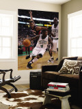 Atlanta Hawks v Boston Celtics: Nate Robinson, Jason Collins and Kevin Garnett Reproduction murale géante par Elsa Unknown