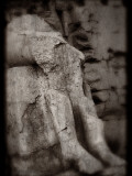 Statue of Legs of Unknown Person, Karnak Temple, Egypt Lámina fotográfica por Clive Nolan Statue of Legs of Unknown Person, Karnak Temple, Egypt Lámina fotográfica por Clive Nolan