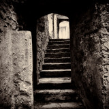 Doorway and Steps in Castle Ruins Photographie par Clive Nolan