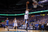 Oklahoma City Thunder v Dallas Mavericks - Game Five, Dallas, TX - MAY 25: Shawn Marion and Kevin D Photographic Print by Tom Pennington