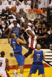 Dallas Mavericks v Miami Heat - Game One, Miami, FL - MAY 31: Chris Bosh and Tyson Chandler Fotografisk trykk av Issac Baldizon