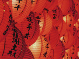 Red Lanterns at Temple, Taichung, Taiwan Photographie par Ian Trower