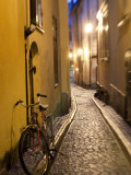 Historic Old Street in Gamla Stan (Old Town) in Stockholm, Sweden Photographie par Peter Adams