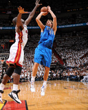 Dallas Mavericks v Miami Heat - Game One, Miami, FL - MAY 31: Dirk Nowitzki and Joel Anthony Fotografisk trykk av Andrew Bernstein Dallas Mavericks v Miami Heat - Game One, Miami, FL - MAY 31: Dirk Nowitzki and Joel Anthony Fotografisk trykk av Andrew Bernstein