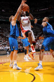 Dallas Mavericks v Miami Heat - Game One, Miami, FL - MAY 31: LeBron James, Dirk Nowitzki and Tyson Fotografie-Druck von Andrew Bernstein