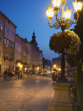 Market Square (Ploscha Rynok) at Dusk, Lviv, UKraine Fotografie-Druck von Ian Trower
