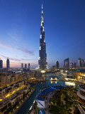 United Arab Emirates (UAE), Dubai, the Burj Khalifa at Night Photographie par Gavin Hellier