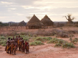 Hamer Dancers in a Small Village, Omo Valley, Ethiopia Photographie par Peter Adams