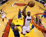 Dallas Mavericks v Miami Heat - Game One, Miami, FL - MAY 31: LeBron James and Tyson Chandler Fotografie-Druck von Mike Ehrmann