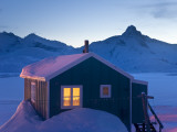 House at Dusk, Tasiilaq, East Greenland Photographie par Peter Adams
