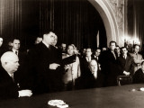 Kruschev and Bulganin in Yugoslavia, 1955 Lámina fotográfica por Benno Graziani Kruschev and Bulganin in Yugoslavia, 1955 Lámina fotográfica por Benno Graziani