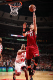 Miami Heat v Chicago Bulls - Game Five, Chicago, IL - MAY 26: Mike Miller and Kurt Thomas Fotografisk trykk av Nathaniel S. Butler Miami Heat v Chicago Bulls - Game Five, Chicago, IL - MAY 26: Mike Miller and Kurt Thomas Fotografisk trykk av Nathaniel S. Butler