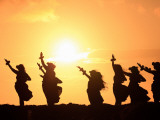 Silhouette of Hula Dancers at Sunrise, Molokai, Hawaii, USA Photographie