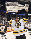 Boston Bruins - Patrice Bergeron w/ Stanley Cup Photo