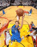 Dallas Mavericks v Miami Heat - Game Six, Miami, FL - June 12: Dirk Nowitzki and Udonis Haslem Fotografisk trykk av Andrew Bernstein Dallas Mavericks v Miami Heat - Game Six, Miami, FL - June 12: Dirk Nowitzki and Udonis Haslem Fotografisk trykk av Andrew Bernstein