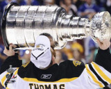 Boston Bruins - Tim Thomas w/ Stanley Cup Photo