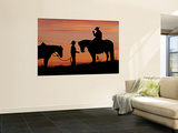 Cowboy and Cowgirl Silhouetted on a Ridge in the Big Horn Mountains, Wyoming, USA Wandgemälde von Joe Restuccia III