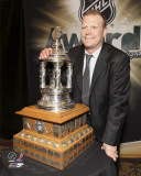 Tim Thomas with the Vezina Trophy Photo