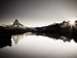 Switzerland, Valais, Zermatt, Lake Stelli and Matterhorn (Cervin) Peak Fotografie-Druck von Michele Falzone