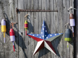 Fishing Buoys on the Side of a Barn in New Hampshire, Usa Fotografisk trykk av Dan Bannister Fishing Buoys on the Side of a Barn in New Hampshire, Usa Fotografisk trykk av Dan Bannister