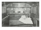 Woman Sleeping in Trailer Lámina giclée Woman Sleeping in Trailer Lámina giclée
