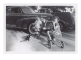Children with Cat on Leash Lámina giclée Children with Cat on Leash Lámina giclée