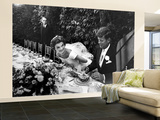 Sen. John Kennedy and His Bride Jacqueline in Their Wedding Attire Wall Mural – Large por Lisa Larsen Sen. John Kennedy and His Bride Jacqueline in Their Wedding Attire Wall Mural – Large por Lisa Larsen