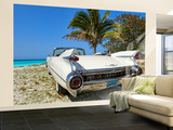 Classic 1959 White Cadillac Auto on Beautiful Beach of Veradara, Cuba Wall Mural – Large por Bill Bachmann