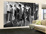 5 Models Wearing Fashionable Dress Suits at a Race Track Betting Window, at Roosevelt Raceway Fototapete – groß von Nina Leen